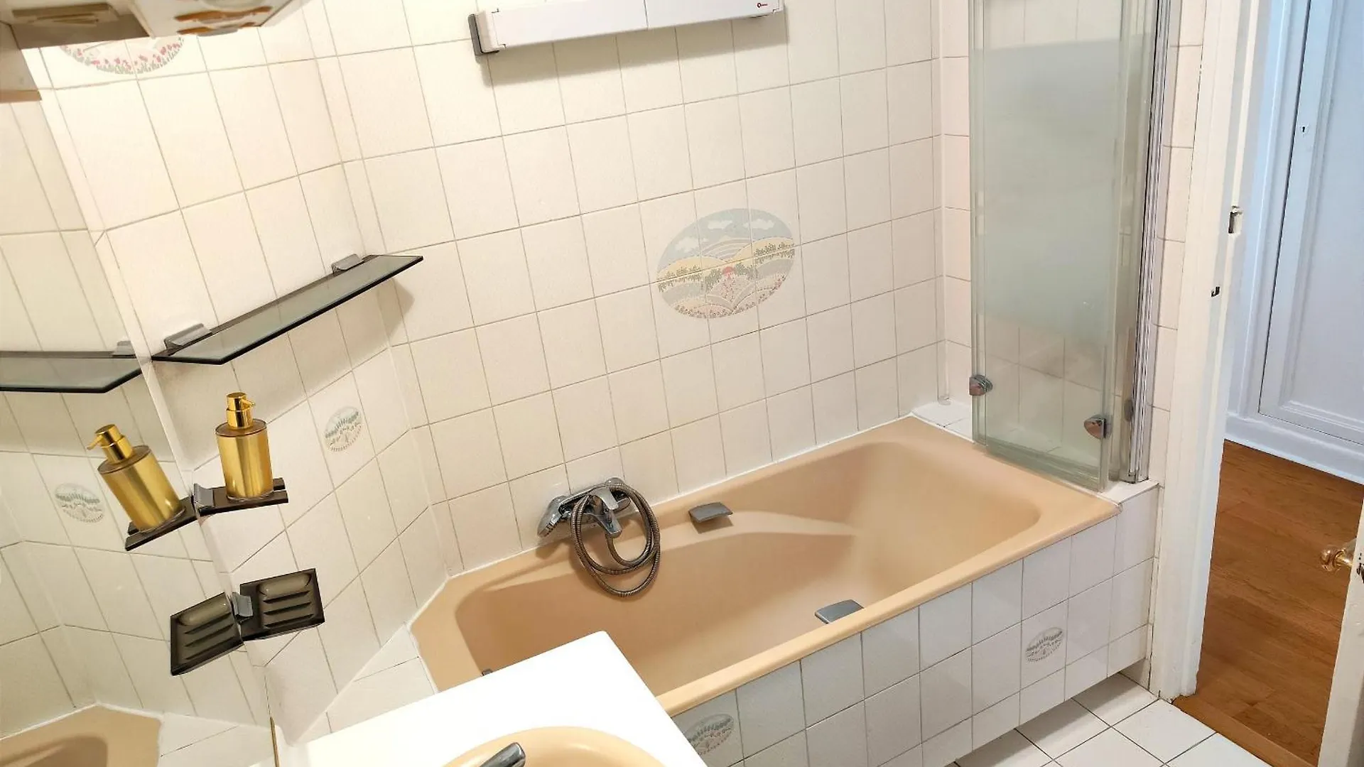 Avenue Franklin Roosevelt - Paris 8 Apartment 0*,  France